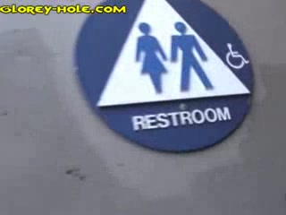 Masturbation auf öffentlicher Toilette #7