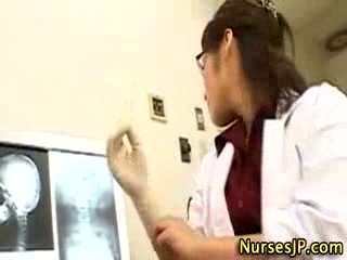Asiatische japanische Krankenschwester gibt Hand- und Rimjob #4