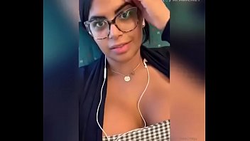 Dominikanerin zeigt ihren sexy Körper im Zug #1