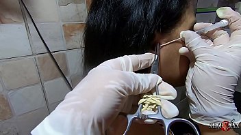 Natália Prado steckt ein Piercing in ihre Muschi #7
