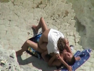 Paar wird beim Sex am Strand beobachtet #7