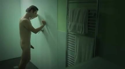 Angelica nimmt eine heiße Dusche #1