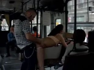 Öffentlicher Sex im überfüllten Bus #3
