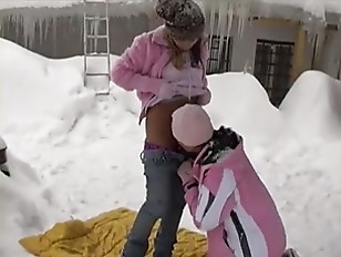 Notgeil Lesben Girls im Schnee #1