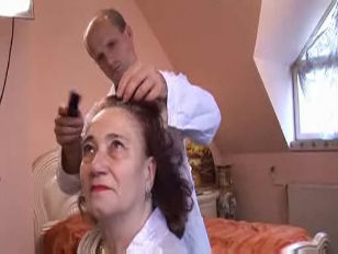 Warum es Großmutter liebt, wenn ihr Haar gemacht wird #1